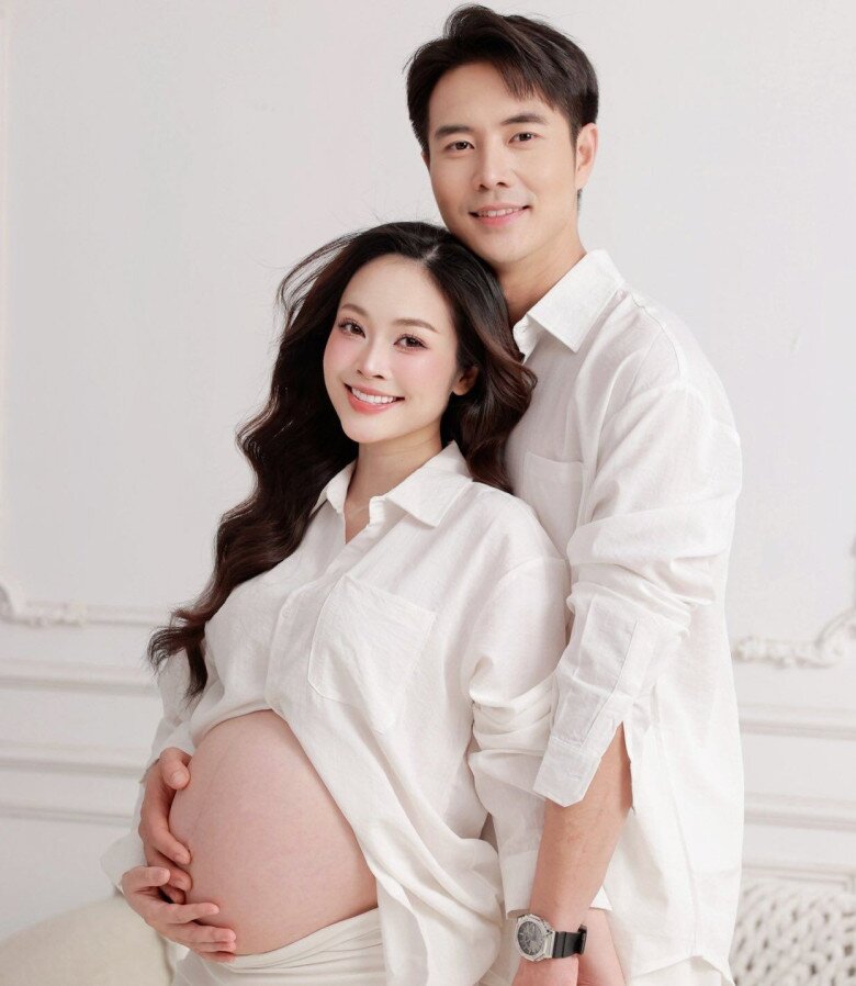 MC có nụ cười đẹp nhất VTV hiếm hoi khoe bụng bầu tròn xoe - trái ngược với phong cách kín đáo thường ngày.