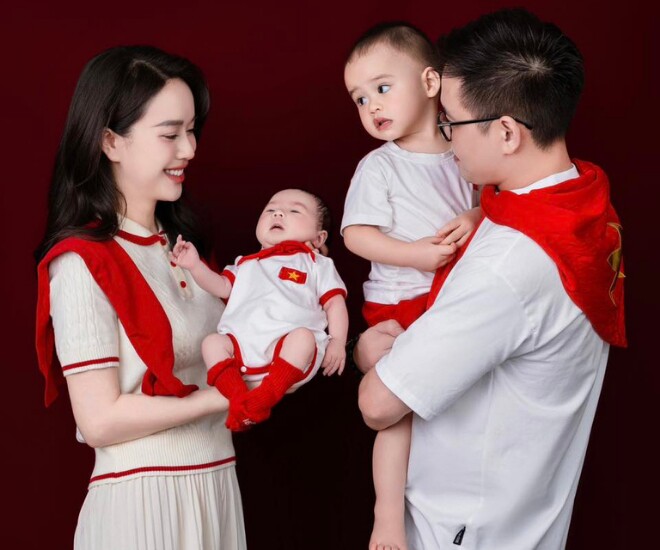 MC Ngô Mai Phương viên mãn ở tuổi 28 cùng chồng và 2 con.