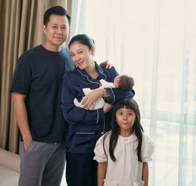 9X bên chồng Việt kiều và 2 con gái đáng yêu.