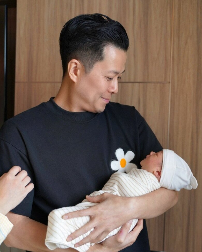 MC Việt nổi tiếng sinh 2 con quốc tịch Canada giờ về dáng trẻ xinh, tất bật làm hộ chiếu đưa con đi du ngoạn - 7