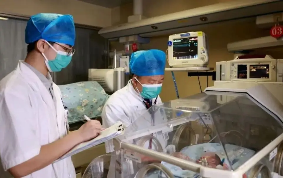 Sau thời gian điều trị tích cực, bé đã được hơn 1,6 kg.