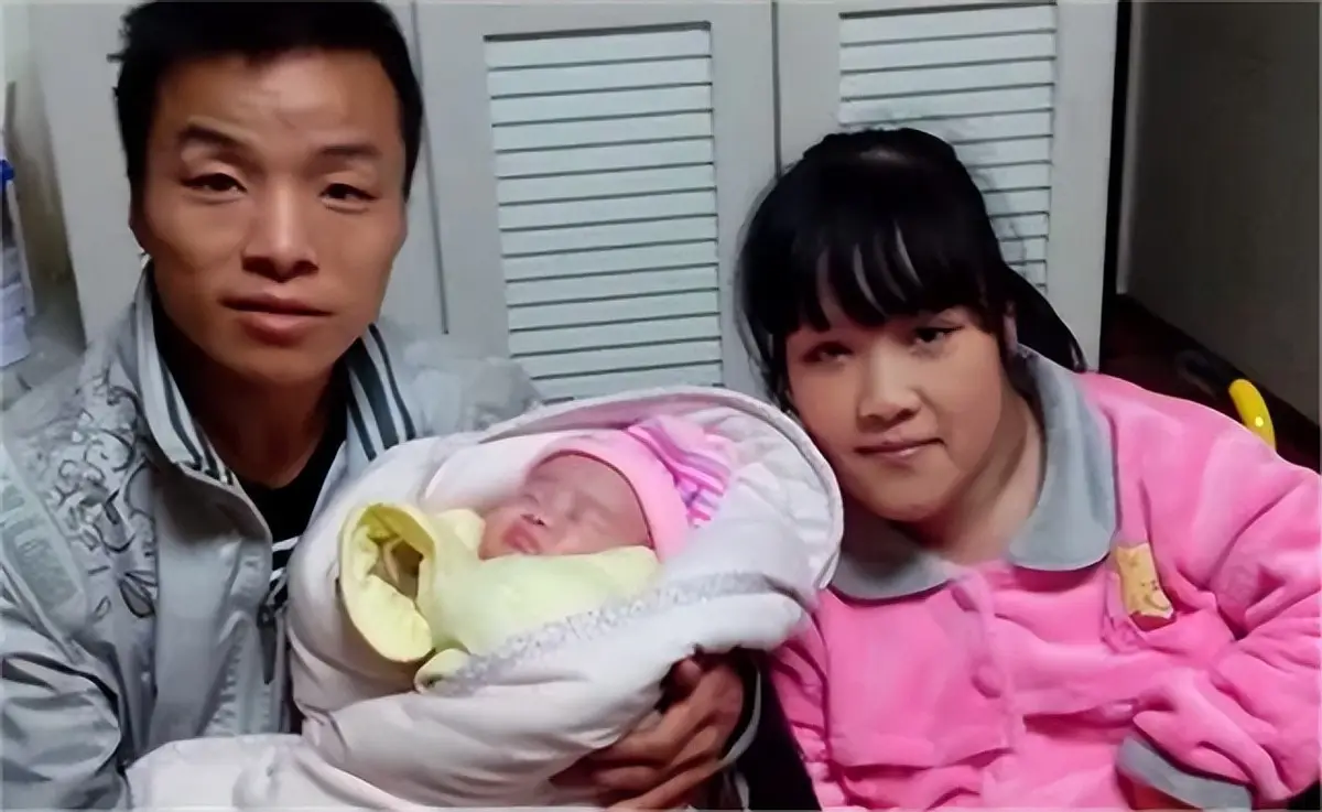 Chị sinh con không gây tê, mạnh mẽ đón con chào đời khỏe mạnh.