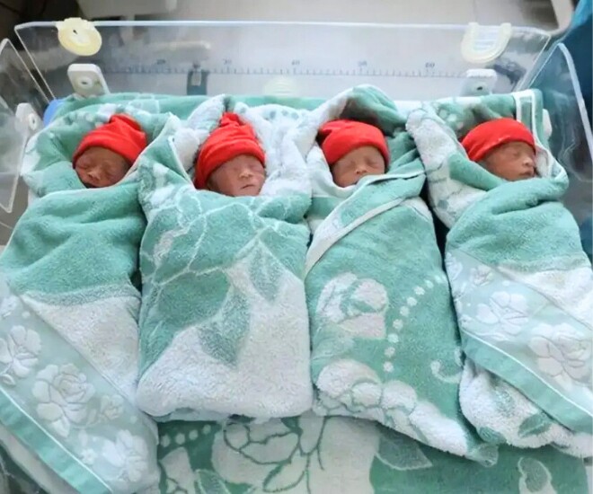 Đây là ca sinh 4 tự nhiên đầu tiên của Nam Kinh lúc đó.