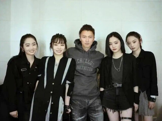 Và hơn 25 năm sau ca sinh bốn nổi tiếng, các cô gái đã trở thành nghệ sĩ nổi tiếng.