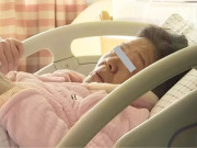 Bà bầu - 30 năm sau cái chết của con cả, người mẹ "siêu cao tuổi" hạ sinh bé trai khoẻ mạnh nhưng đây mới là điều gây tranh cãi