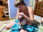 Sản phụ qua đời vì sinh con thuận tự nhiên tại nhà, cảnh sát phát hiện chuyện rúng động hơn sau khi điều tra