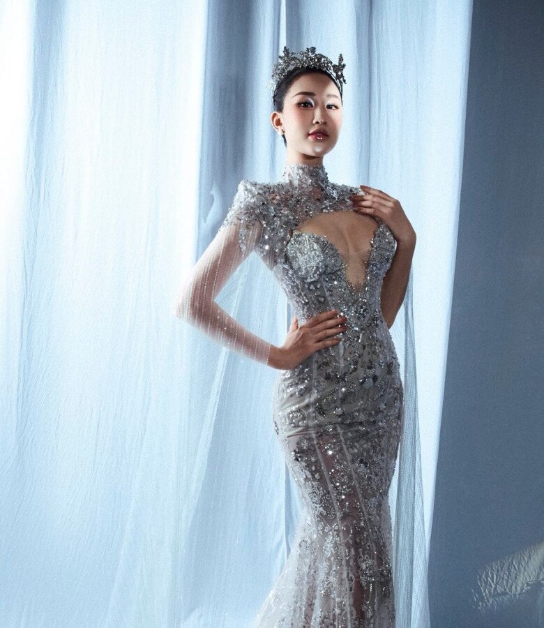 Mẹ một con khoe dáng nuột cùng vòng một căng tràn tại các sự kiện mới đây.