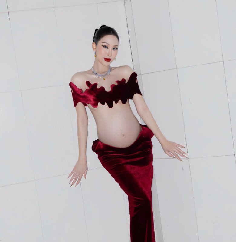 Nhan sắc rạng ngời của bà bầu 9X ở những tháng cuối thai kỳ.