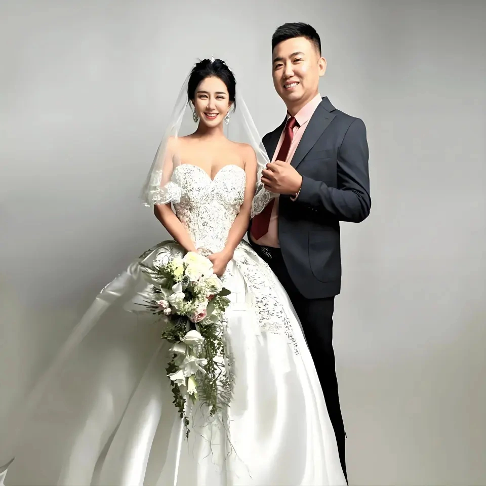 Ở tuổi U50, người đẹp chỉ mong cuộc sống bình yên, hi vọng con chào đời thuận lợi.