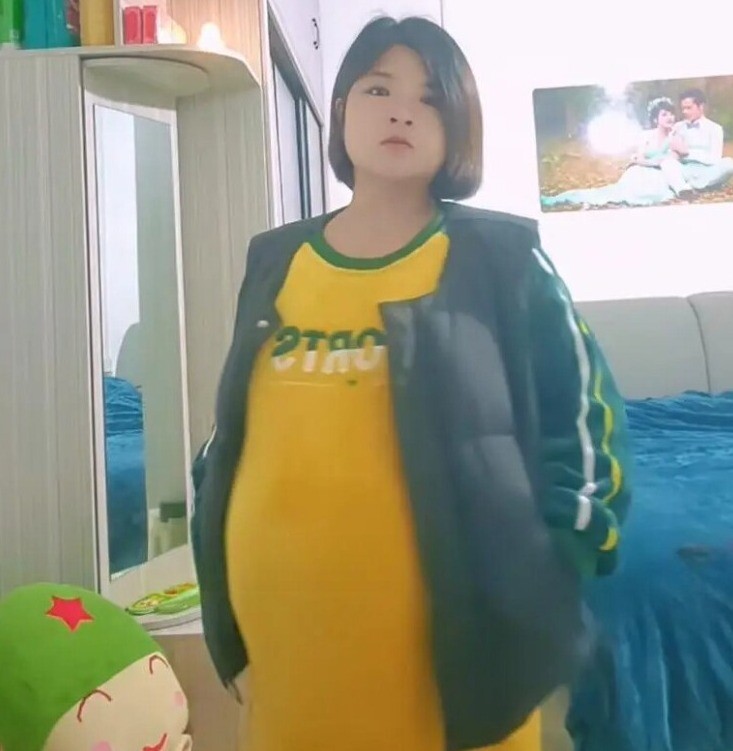 Trước cảnh báo của bác sĩ, cô vẫn quyết tâm mang thai đôi.