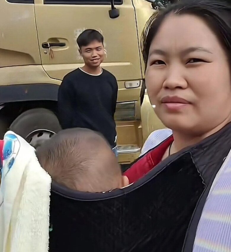 Chàng trai gọi vợ là báu vật, không ngại chia sẻ cuộc sống bỉm sữa lên MXH.