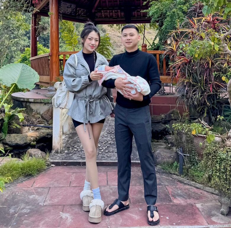 Hot girl 10X Phú Thọ mặc đồ kiệm vải bế con xuống phố sau 1 tháng ở cữ, lên tiếng khi được amp;#34;mẹ chồng onlineamp;#34; góp ý - 3