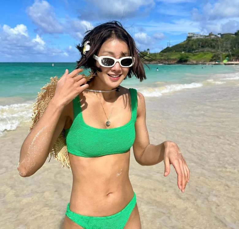 Trong quá khứ, người đẹp họ Lee từng gây bão với body săn chắc sau sinh con đầu lòng.