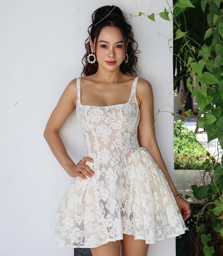 Vóc dáng nuột nà, xinh đẹp của mẹ bỉm 35 tuổi sau sinh nở.