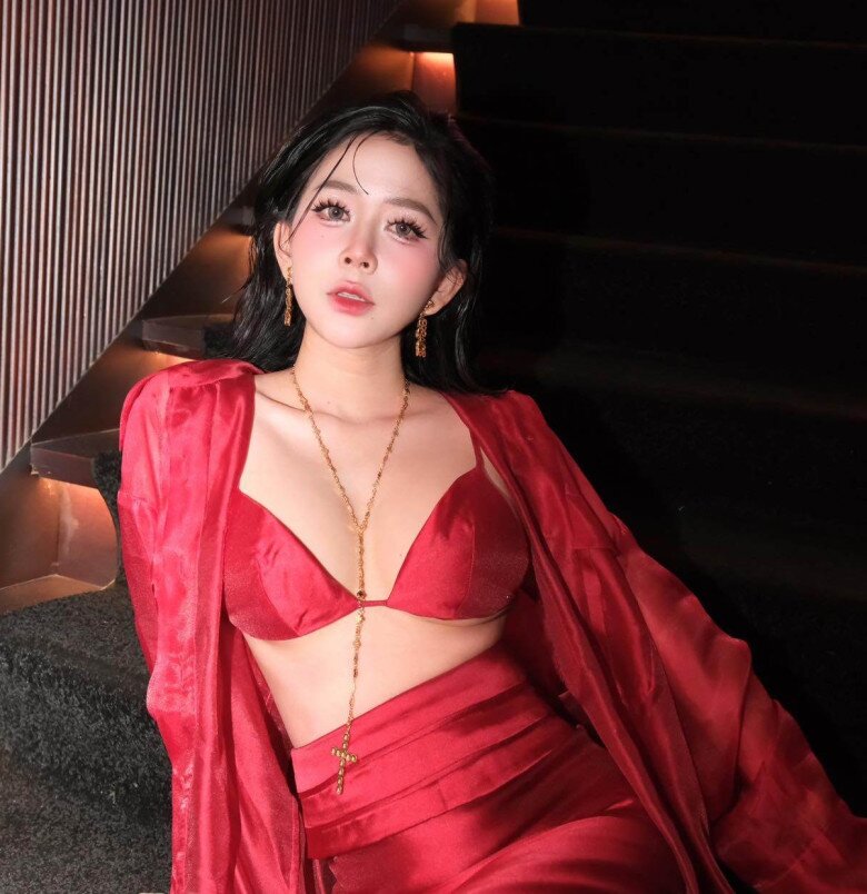 Sinh con sau đám cưới dát vàng, nữ thần phim học đường Việt gây choáng với body nảy nở tôn vòng 1 căng tràn - 4