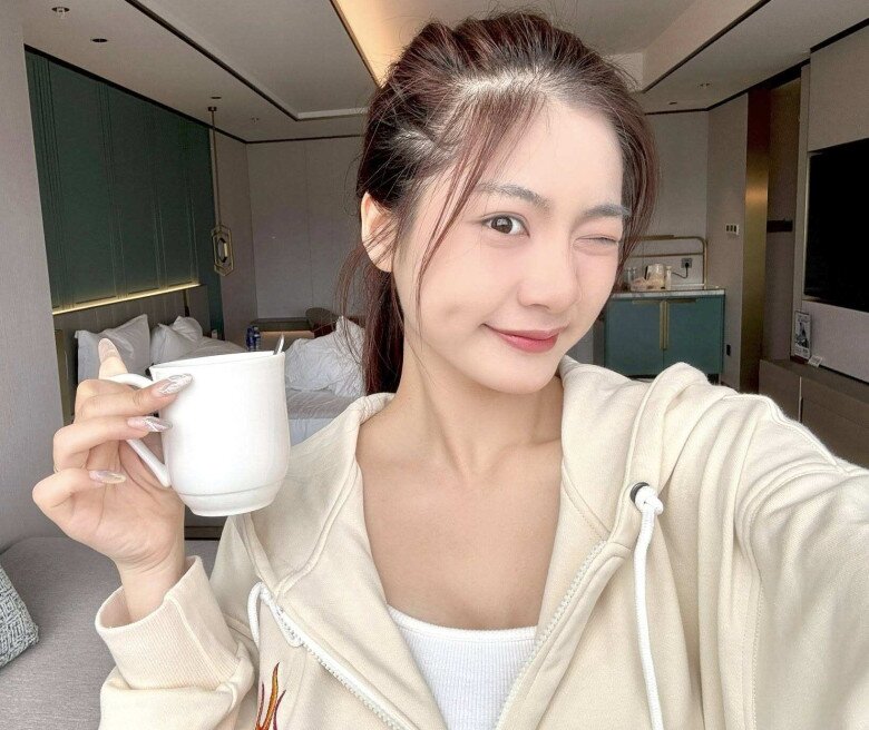 Mang bầu sau đám cưới dát vàng với tình cũ, hot girl quận 3 ôm bụng vượt mặt nhảy nhót với visual 100 điểm - 3