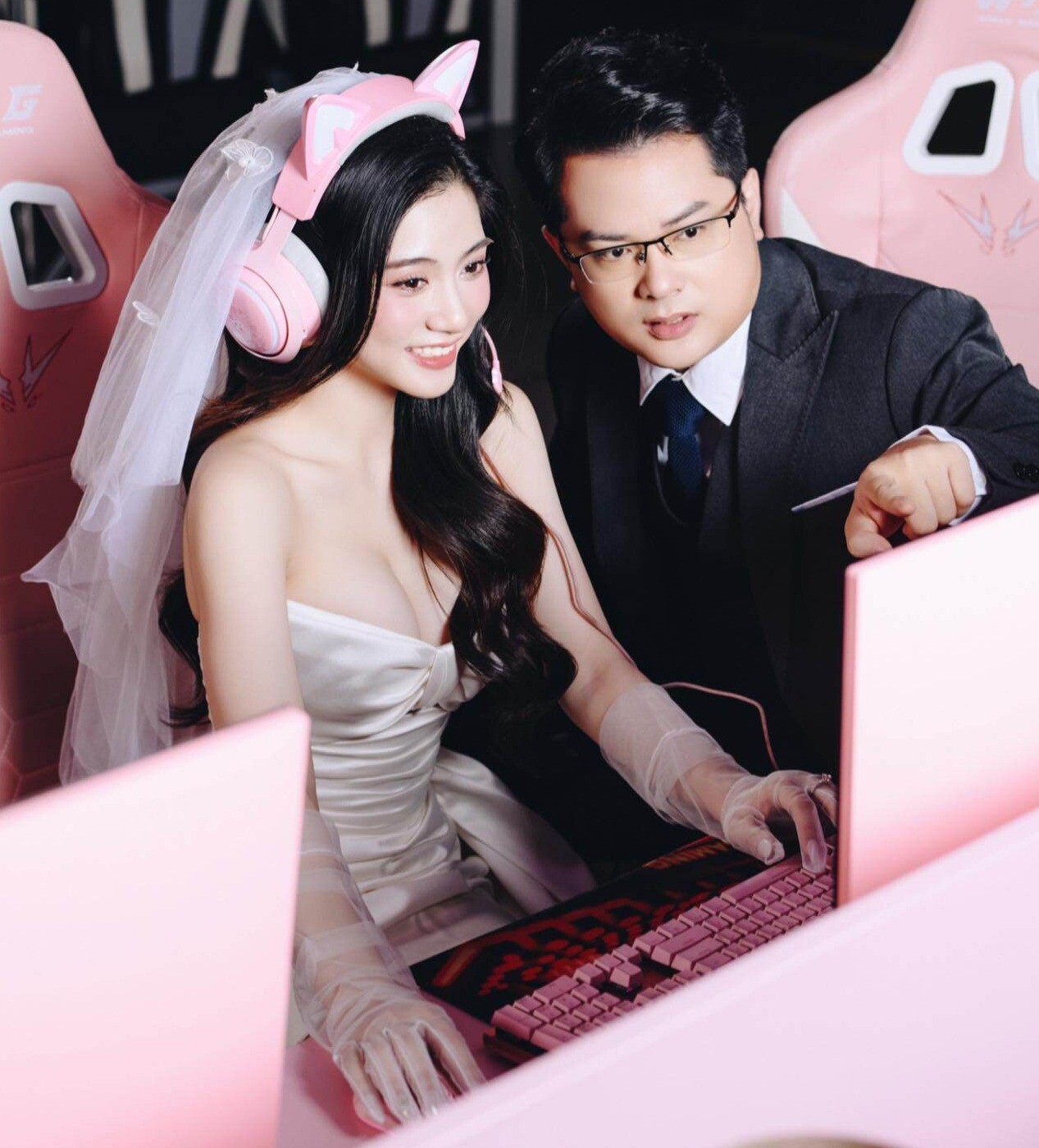 Netizen ngóng chờ được nhìn thấy thiên thần nhỏ của cặp đôi chủ tịch - tiểu thư nổi tiếng.