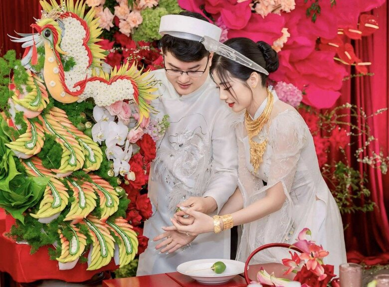 Mang bầu sau đám cưới dát vàng với tình cũ, hot girl quận 3 ôm bụng vượt mặt nhảy nhót với visual 100 điểm - 5