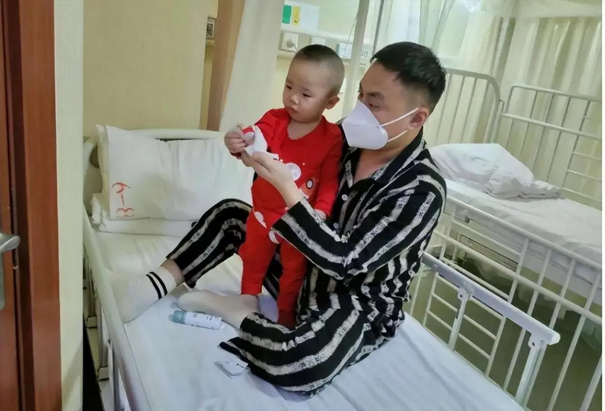 Gia đình nhỏ được mạnh thường quân giúp đỡ, tích cực chiến đấu với bệnh tật.