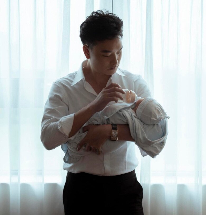 Nam thần VTV phụ vợ chăm con khi không có lịch quay.