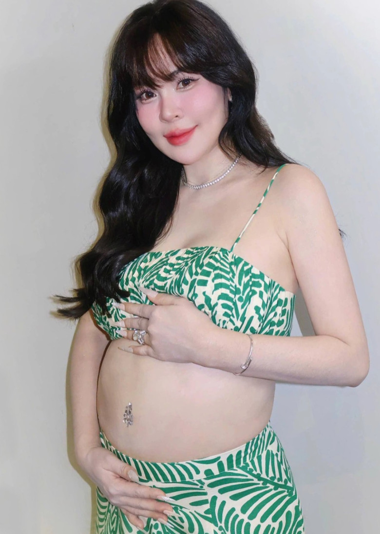 Bà xã NSƯT Vũ Luân lộ diện sau 2 tuần sinh con, nhan sắc trẻ đẹp, da dẻ mướt mịn đúng chuẩn hoa hậu một thời - 4