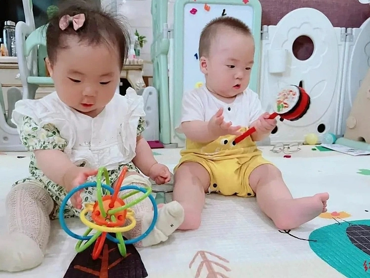 Con trẻ xứng đáng được yêu thương dù ở hoàn cảnh nào - Ảnh minh hoạ.