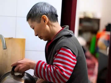 Làm IVF sinh đôi sau cái chết của con gái đầu lòng, người dì U70 làm 7 công việc cùng lúc để có tiền nuôi con