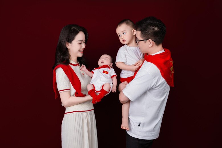 Tổ ấm nhỏ viên mãn của MC tài sắc và chồng Tiến sĩ.