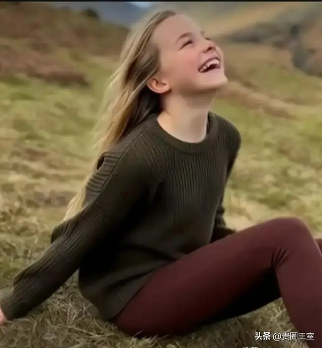 25 năm Hoàng gia Anh mới có tiểu công chúa đẹp tuyệt trần, ảnh mới nhất lên 10 tuổi được người dân khen nức nở - 7