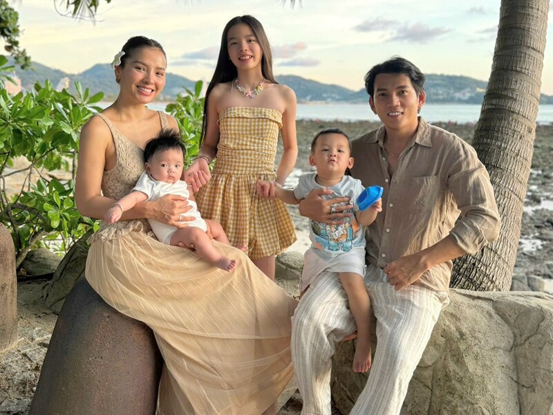 Ngày nay, nhiều bà mẹ đơn thân đã mạnh dạn mở lòng, bước qua quá khứ và đón nhận tình yêu mới bằng tất cả sự chân thành. Sau những năm tháng một mình gồng gánh, họ xứng đáng được hạnh phúc, được yêu thương và được sống trọn vẹn với người thực sự trân trọng mình.