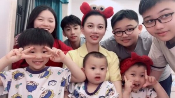 Mẹ 7 con gây sốt mạng xã hội xứ Trung.