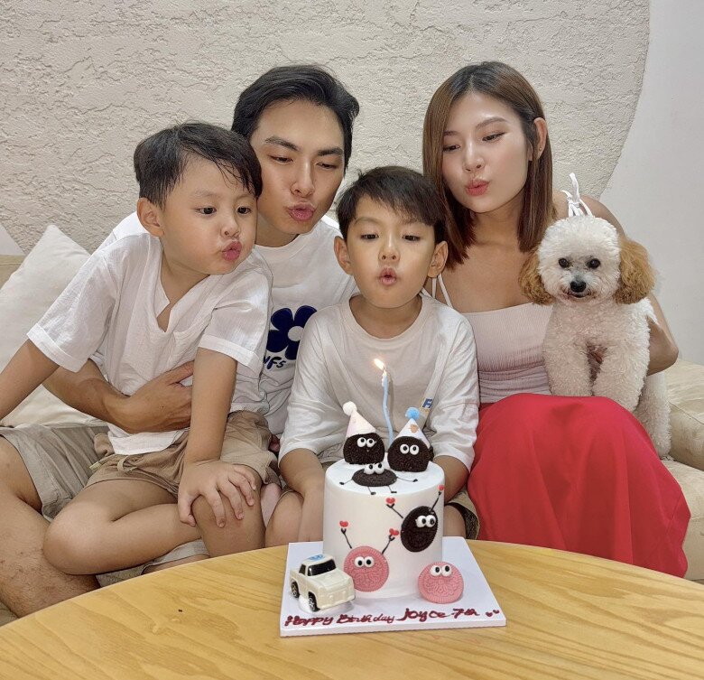 3 năm sinh 2 con, Chúng Huyền Thanh từng vừa ăn vừa bế con nay nhàn nhã, U30 đẹp nóng bỏng ai cũng mê - 4