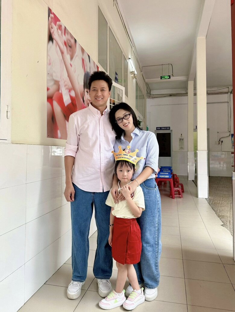 Vợ chồng anh cho con theo học trường quốc tế đắt đỏ.
