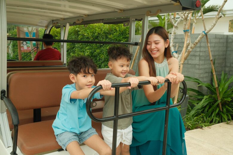 3 năm sinh 2 con, Chúng Huyền Thanh từng vừa ăn vừa bế con nay nhàn nhã, U30 đẹp nóng bỏng ai cũng mê - 16