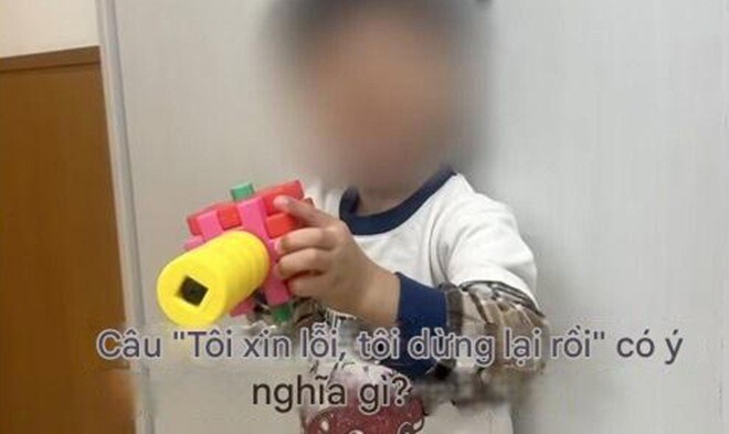 Con đi nhà trẻ về luôn nói amp;#34;Cô giáo đáng sợ quáamp;#34;, ông bố Nhật lén đặt máy ghi âm vào cặp của bé thì nghe được điều đau lòng - 2