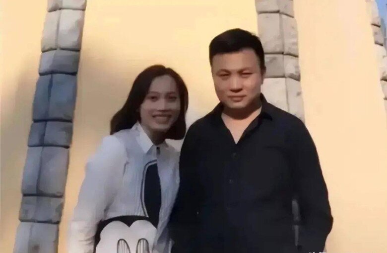 Bức ảnh hiếm hoi chồng Dung Dung lộ diện.