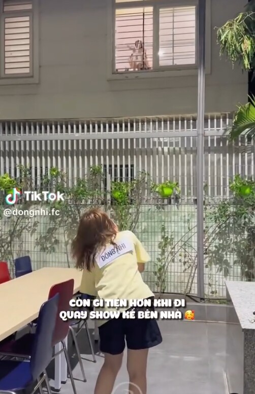 Con gái trèo cửa sổ gọi amp;#34;Mẹamp;#34;, dù rất muốn nhưng Đông Nhi không thể về luôn với con vì lý do này - 1