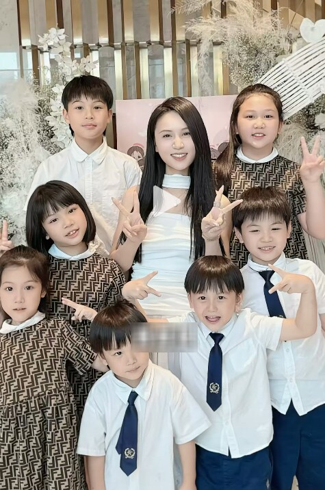 33 tuổi dính bầu liên tục, làm mẹ 7 con, người phụ nữ tiết lộ lý do vì chồng amp;#34;không giống người bình thườngamp;#34; - 13