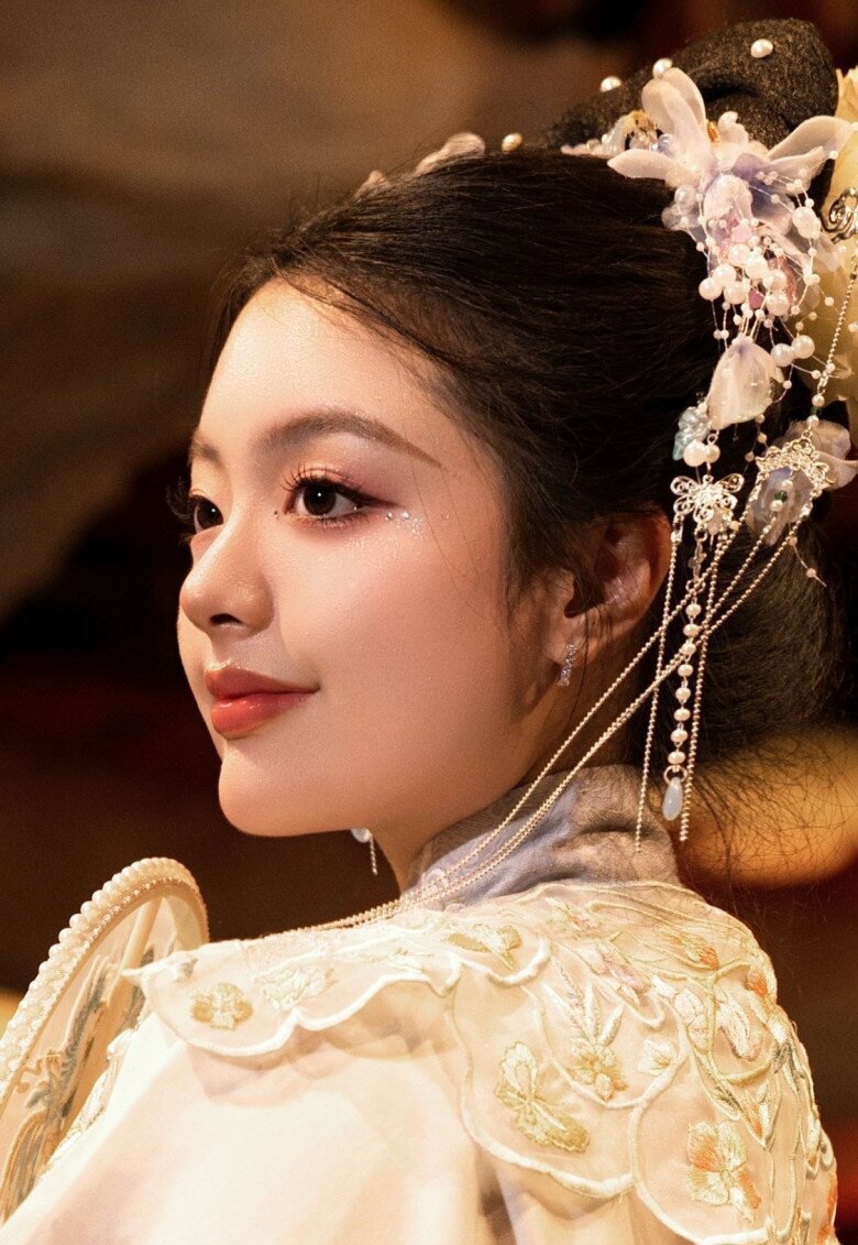 Sao nhí Bố ơi! Mình đi đâu thế năm nay 17 tuổi, là thiếu nữ xinh đẹp. Một số khán giả nhận xét Suti có nhiều nét giống diễn viên Hàn Quốc Kim Tae Hee.