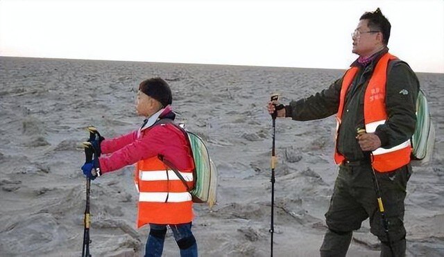 Con sinh non nghi bại não, 4 tuổi bố bắt cởi trần chạy dưới tuyết, đứa trẻ nói 1 câu khiến bố nghẹn ngào - 4