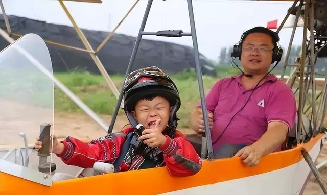 Con sinh non nghi bại não, 4 tuổi bố bắt cởi trần chạy dưới tuyết, đứa trẻ nói 1 câu khiến bố nghẹn ngào - 5