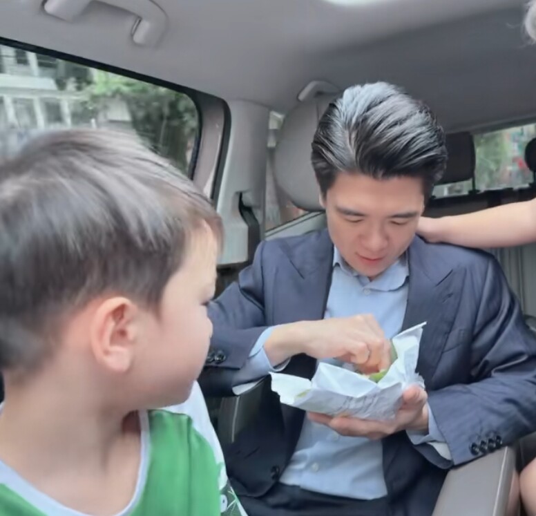 Sau đó mới tới lượt mình.