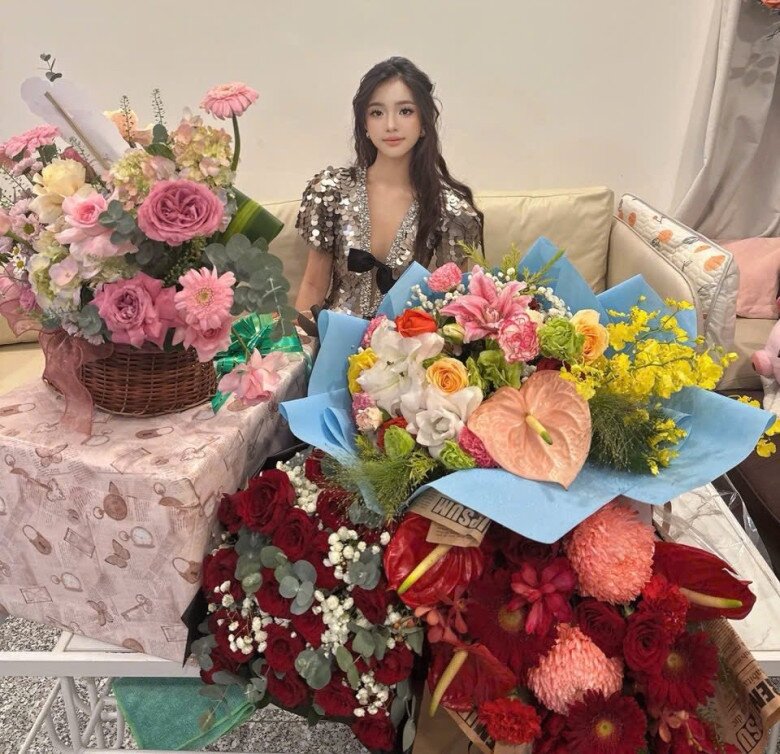 Bé gái 6 tuổi được Đàm Vĩnh Hưng âm thầm nhận làm học trò giờ thành thiếu nữ, được khuyên đi thi Hoa hậu - 9