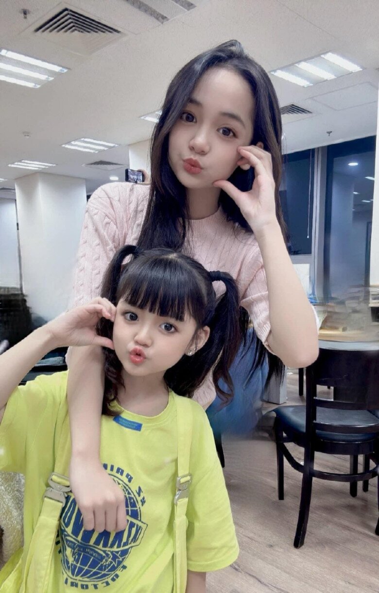 Chu Diệp Anh được nhiều cô chú đồng nghiệp quý mến và cô bé cũng rất quý sao nhí Cherry An Nhiên.