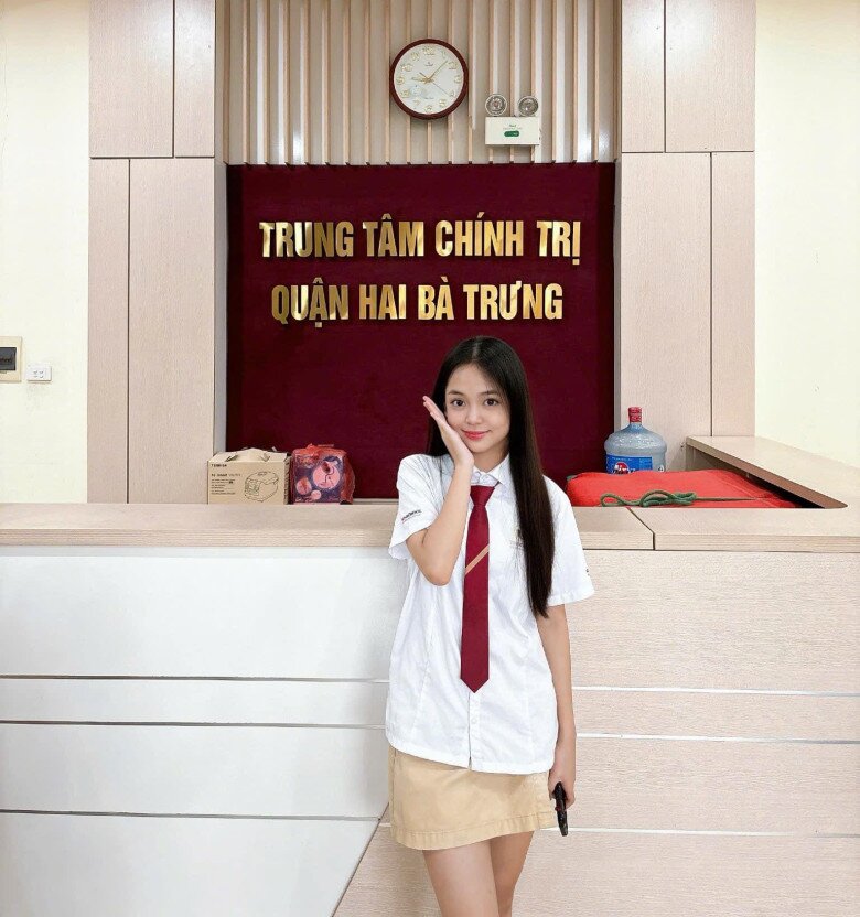 Cô bé năng động, hoạt động mạng xã hội thường xuyên hơn lúc nhỏ.