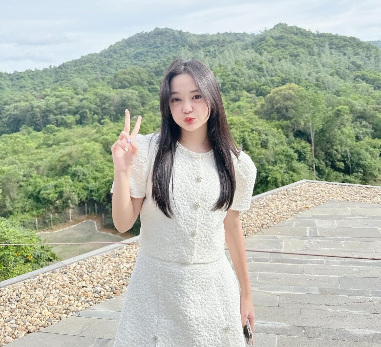 Bé gái Hà Nội xinh đẹp được khen trên báo Mỹ giờ lớn khác biệt, học trường quốc tế học phí 100 triệu/năm - 9