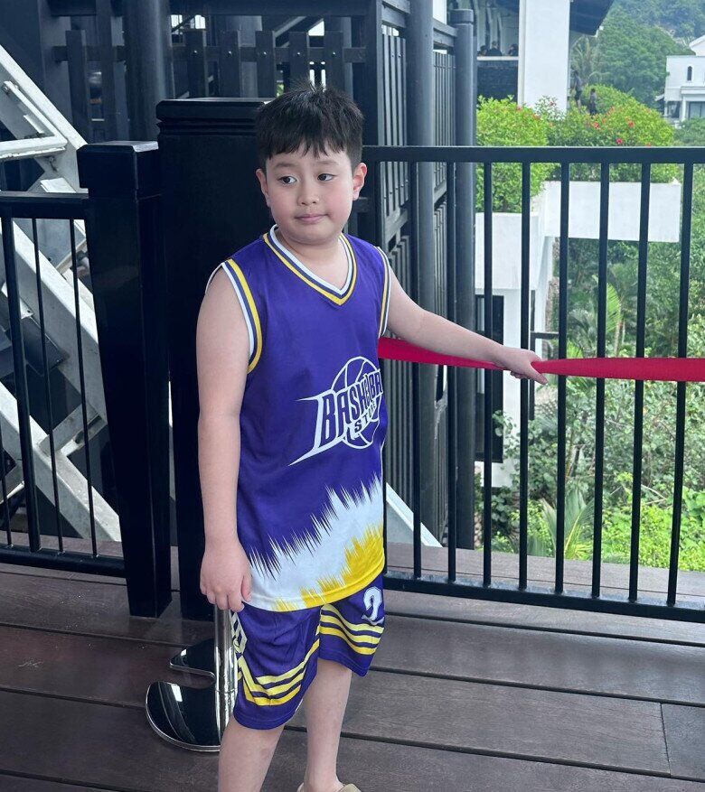 Bố mẹ cưng chiều, con trai Việt Anh vẫn học chưa ổn, hot mom Hương Trần không dám tự dạy con học - 10