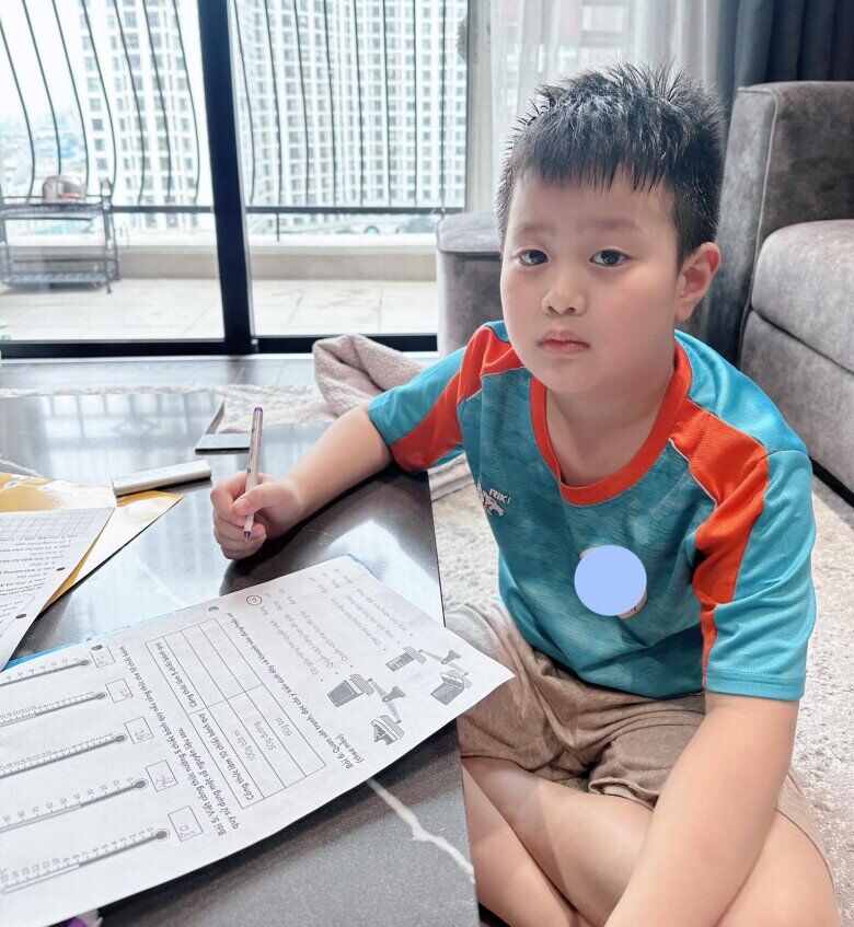Bố mẹ cưng chiều, con trai Việt Anh vẫn học chưa ổn, hot mom Hương Trần không dám tự dạy con học - 8