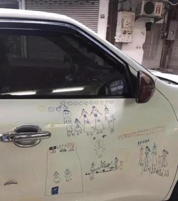 Bố tức giận khi thấy con gái vẽ bậy lên xe ô tô đắt tiền, khi bức tranh hoàn thành, ông hối hận - 3