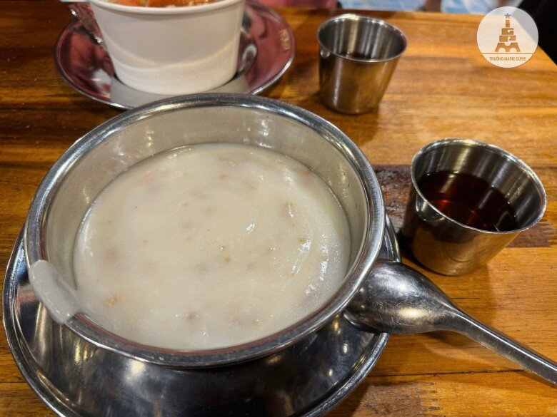 Một suất ăn dinh dưỡng của các em học sinh khiến phụ huynh vô cùng yên tâm khi để con em lại trường. Nguồn ảnh fanpage trường Marie Curie
